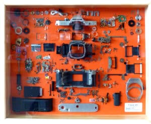 Canon AE-1 in Einzelteilen