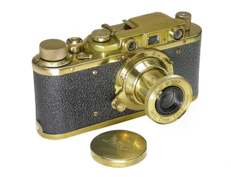 leica 2 kopie gold schraeg