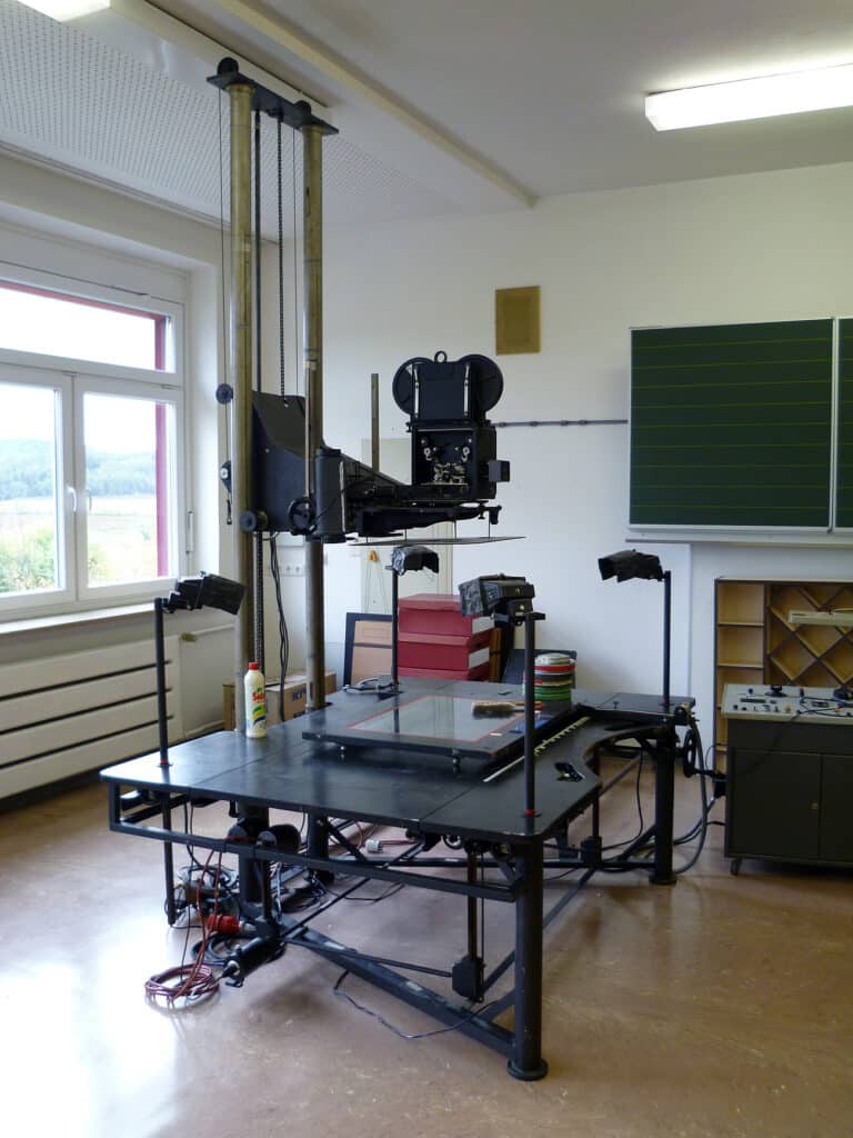 crass trickfilm tisch