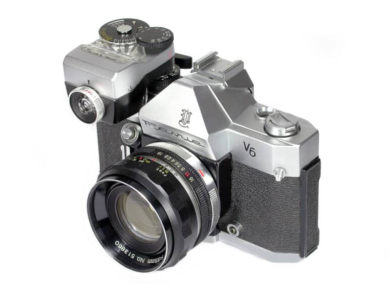 revue v6 beli schraeg