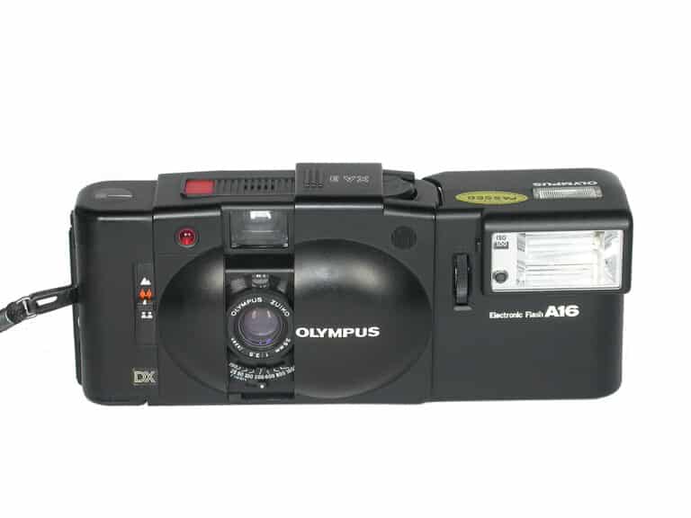 Olympus XA 3 mit Blitz A 16