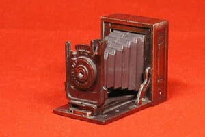 Bleistiftspitzer in Kamera-Form (dunkel)