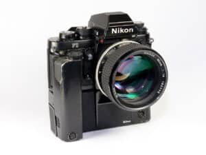 Nikon F 3 HP mit Motor MD-4 und Nikkor 1:1,4/85 mm