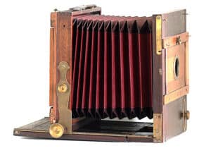 Reisekamera unbezeichnet (roter Balgen)