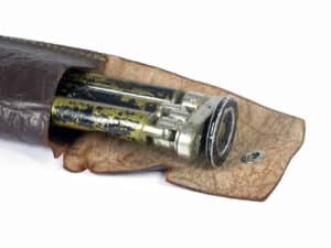 Metallstativ mit Lederköcher