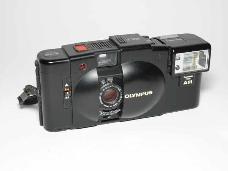 Olympus XA 2 mit Electronic Flash A 11