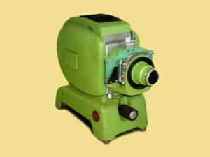 Leitz Prado 500 mit Mikrofilmansatz (