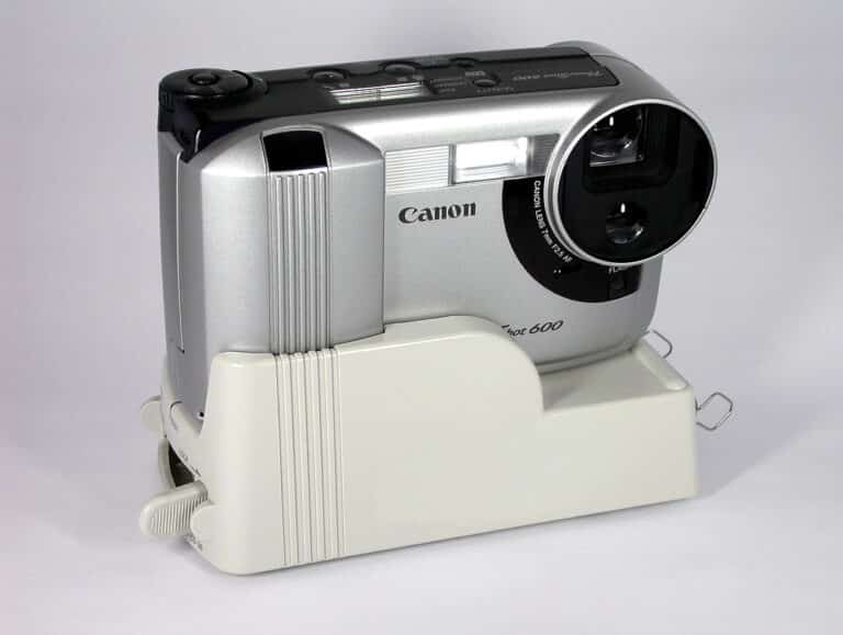 Canon PowerShot 600 mit Docking-Station CS-36